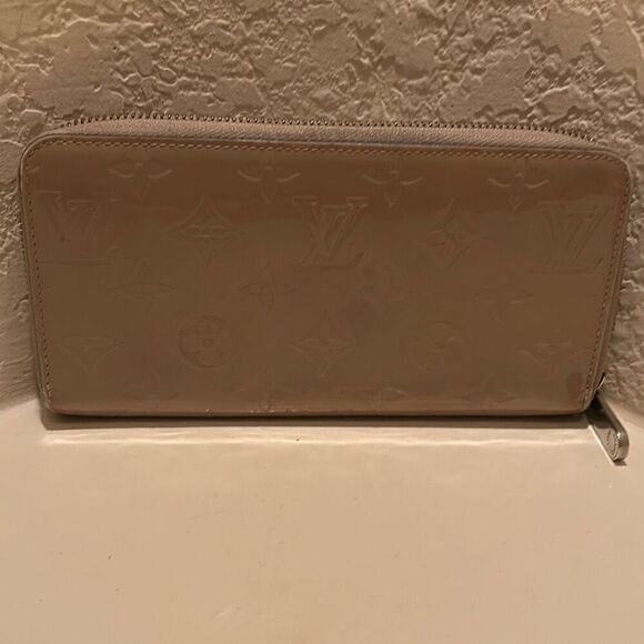 Louis Vuitton Zip Around Vernis Long Wallet Cream Tan LV All Over Logo Print